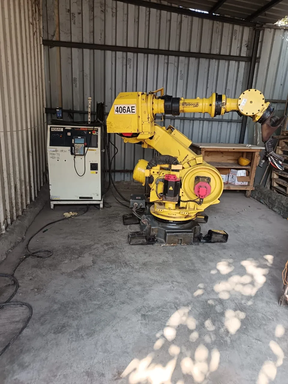FANUC R-2000iA robot with controller — spot welding